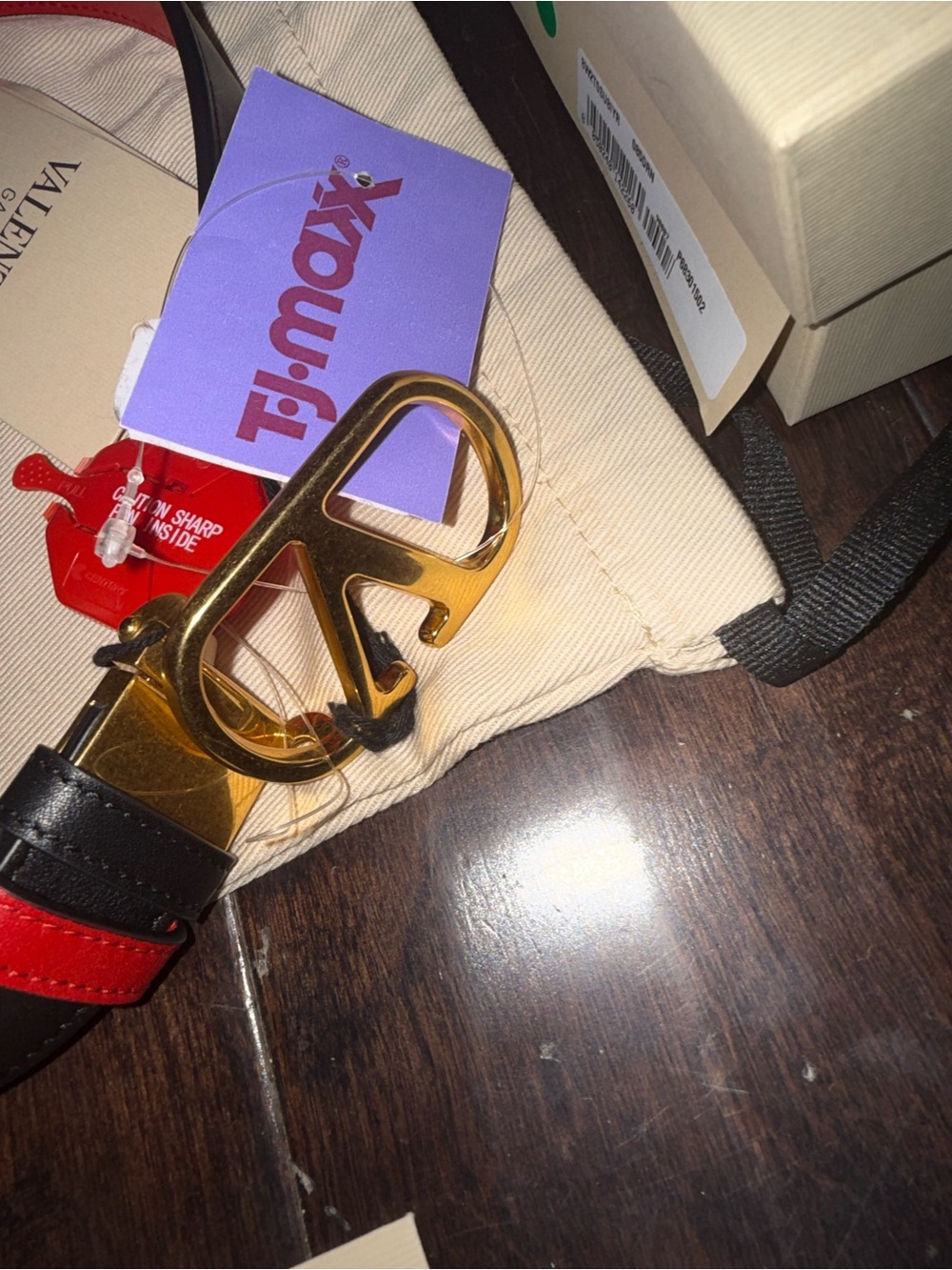 Valentino Garavani Reversible Black and Red Leather Logo Buckle Belt - Picture 7 of 10